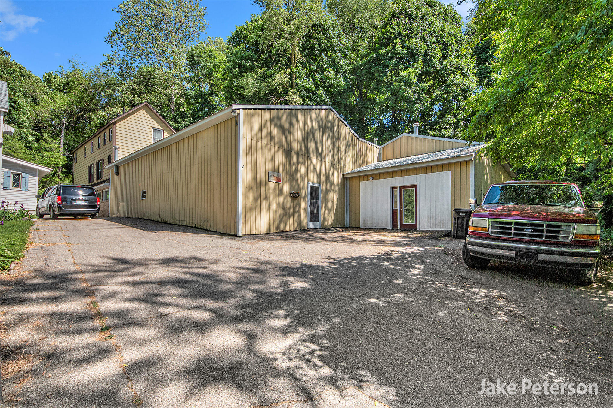 813/ 817 North Avenue