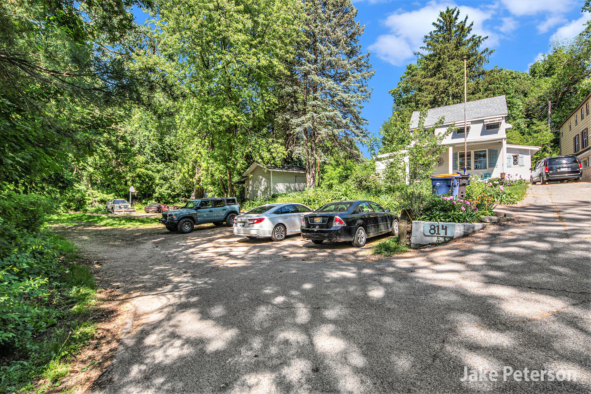 813/ 817 North Avenue