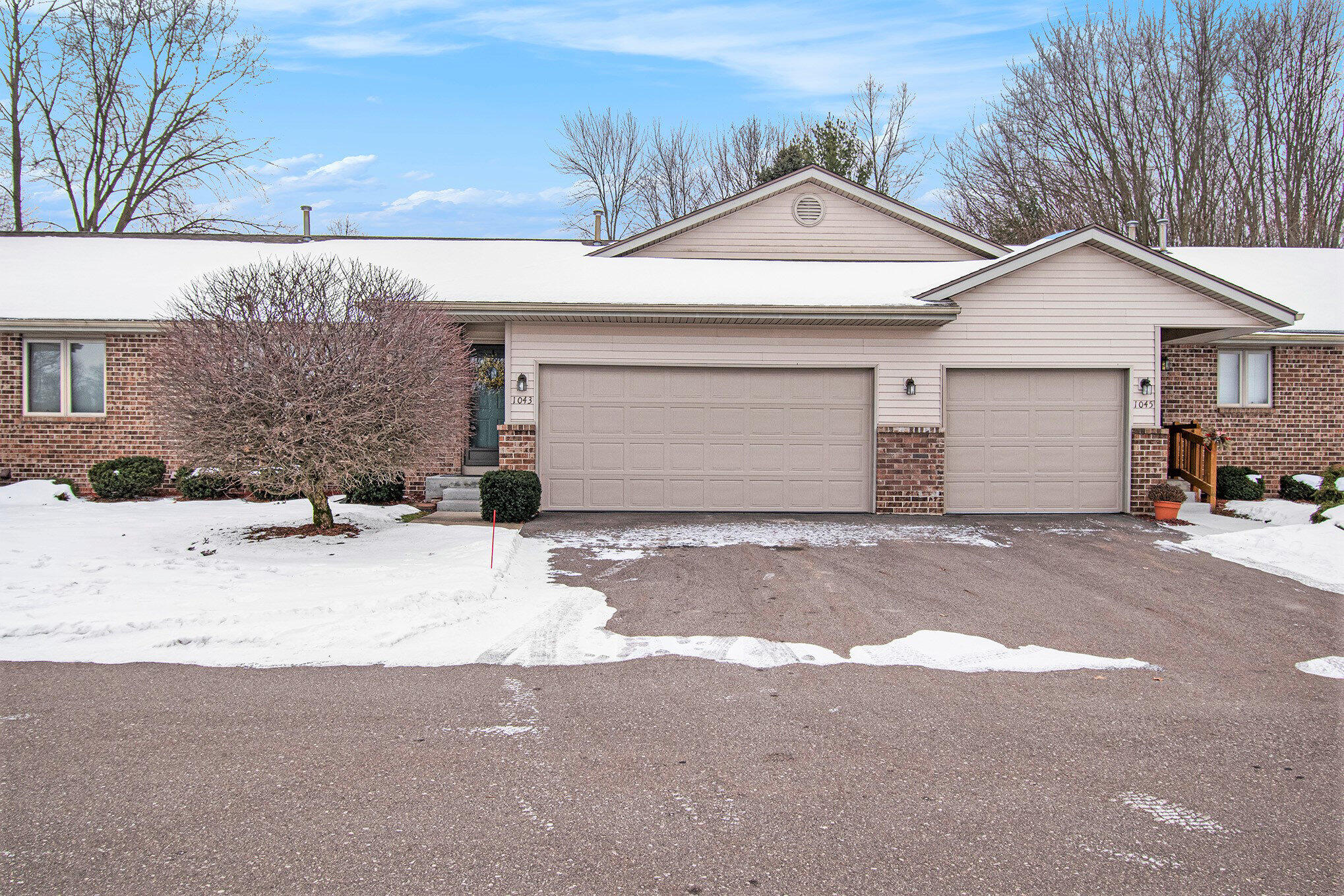 1043 Ironwood Circle NW