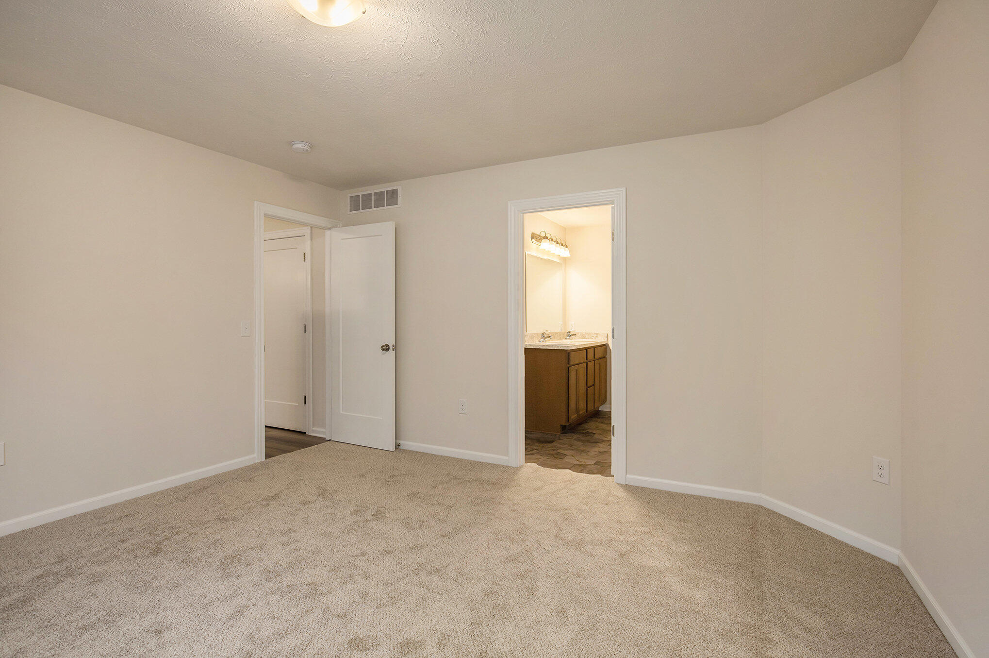 13541 16 Mile Road NE