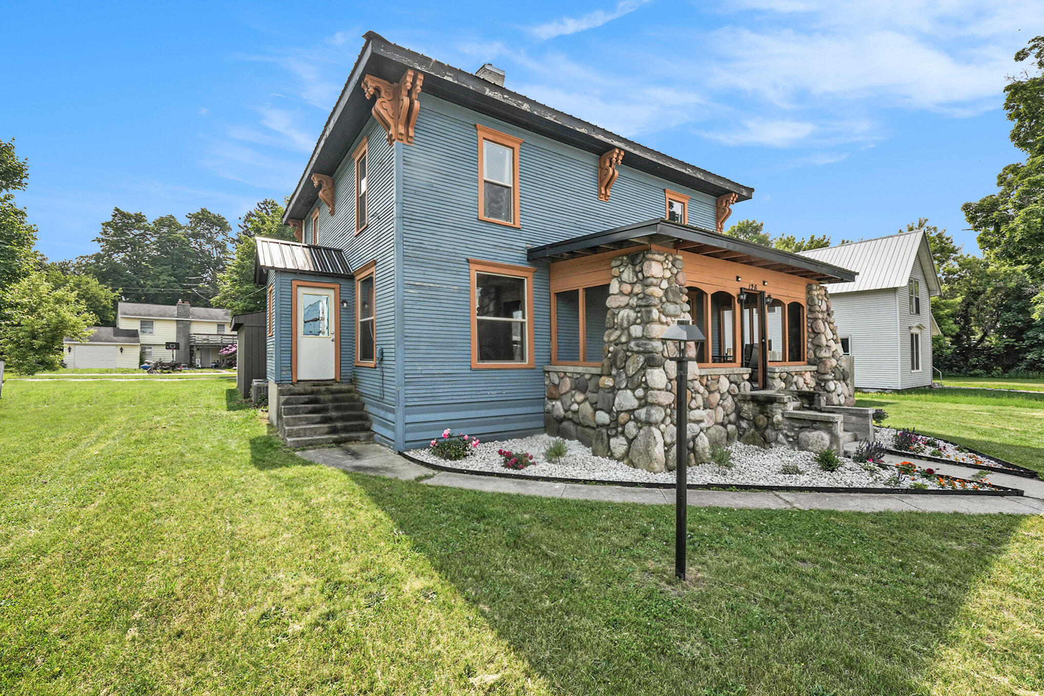 126 N White Street