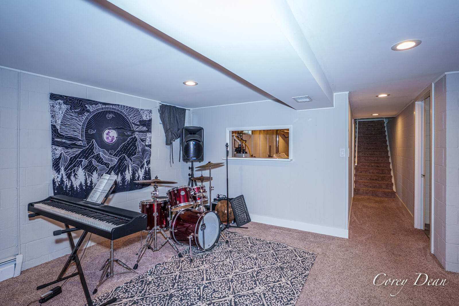 1555 W Ellis Avenue