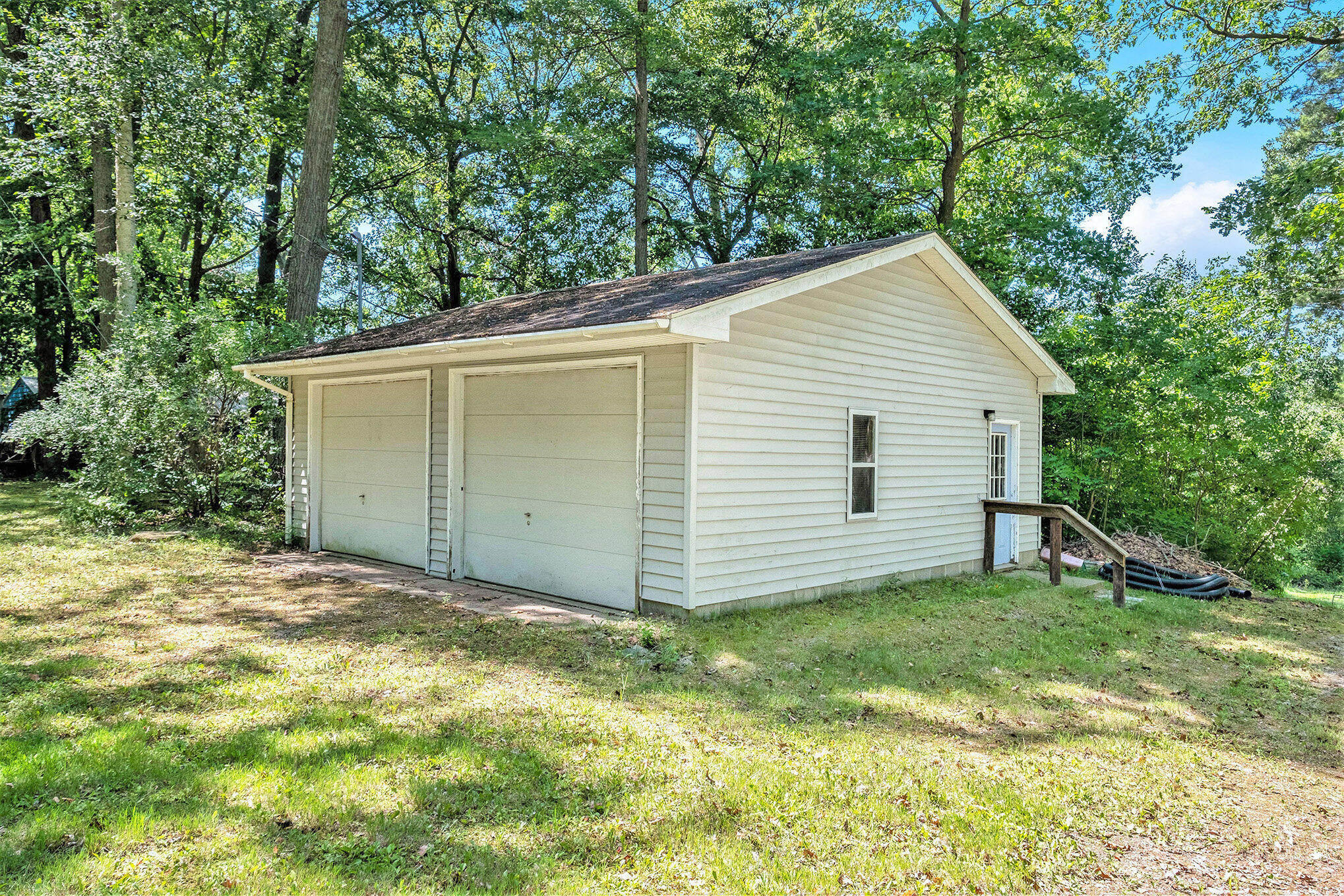 4585 Hunters Trail