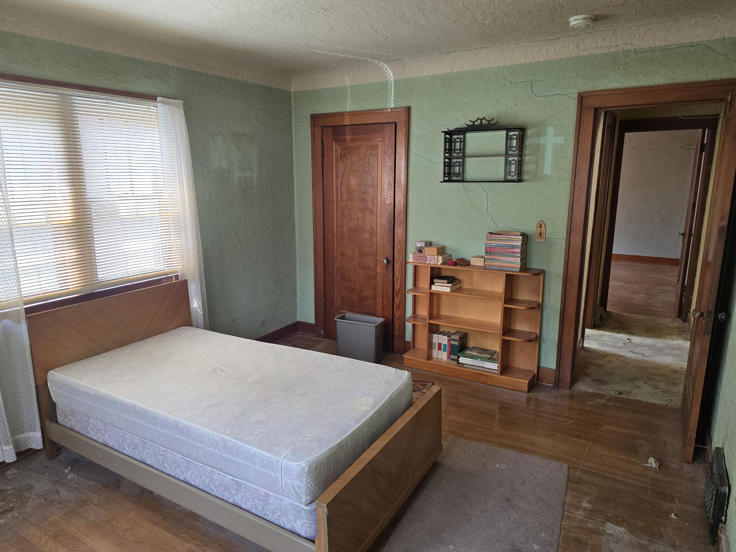 953 Veto Street NW