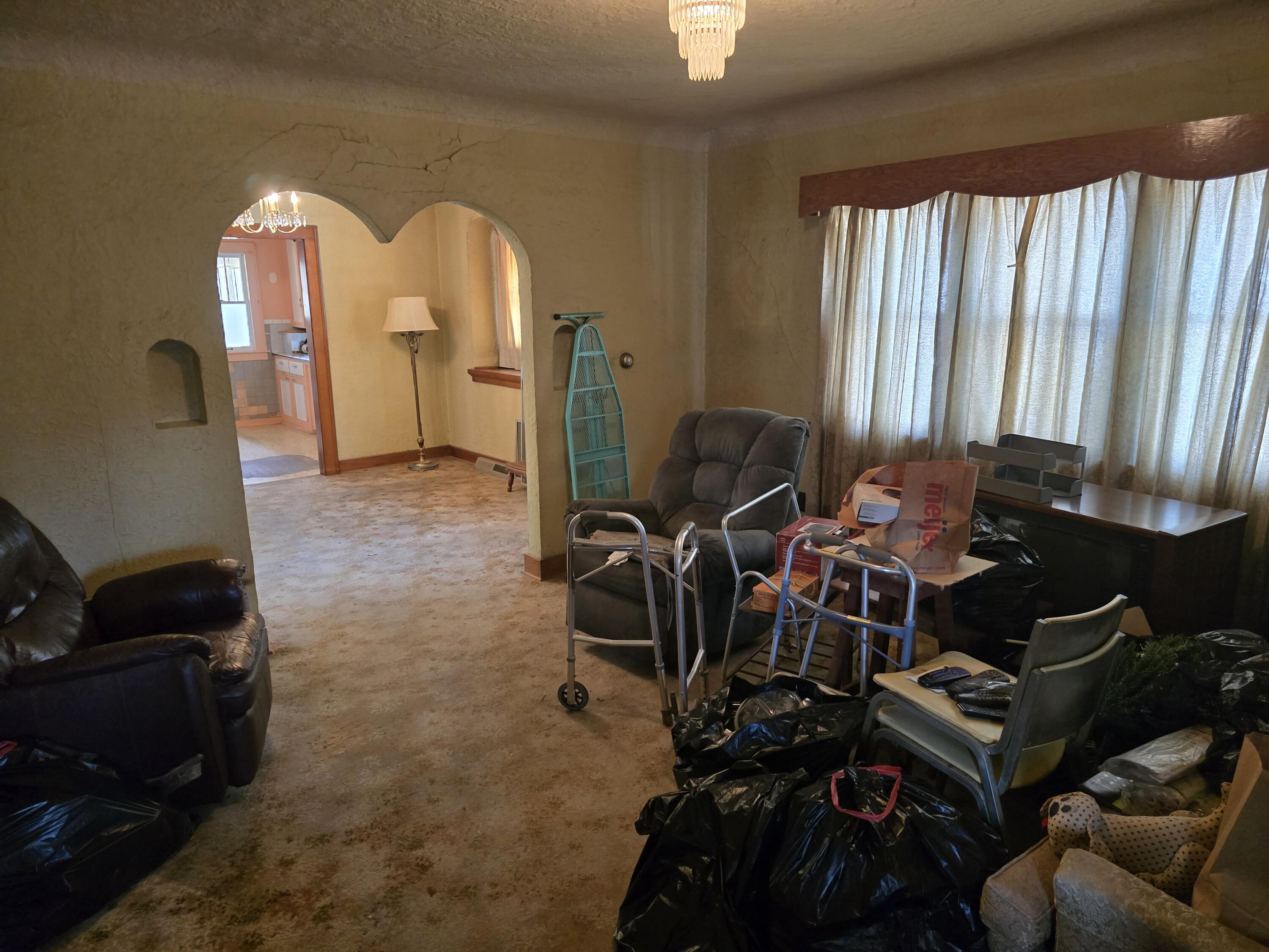 953 Veto Street NW