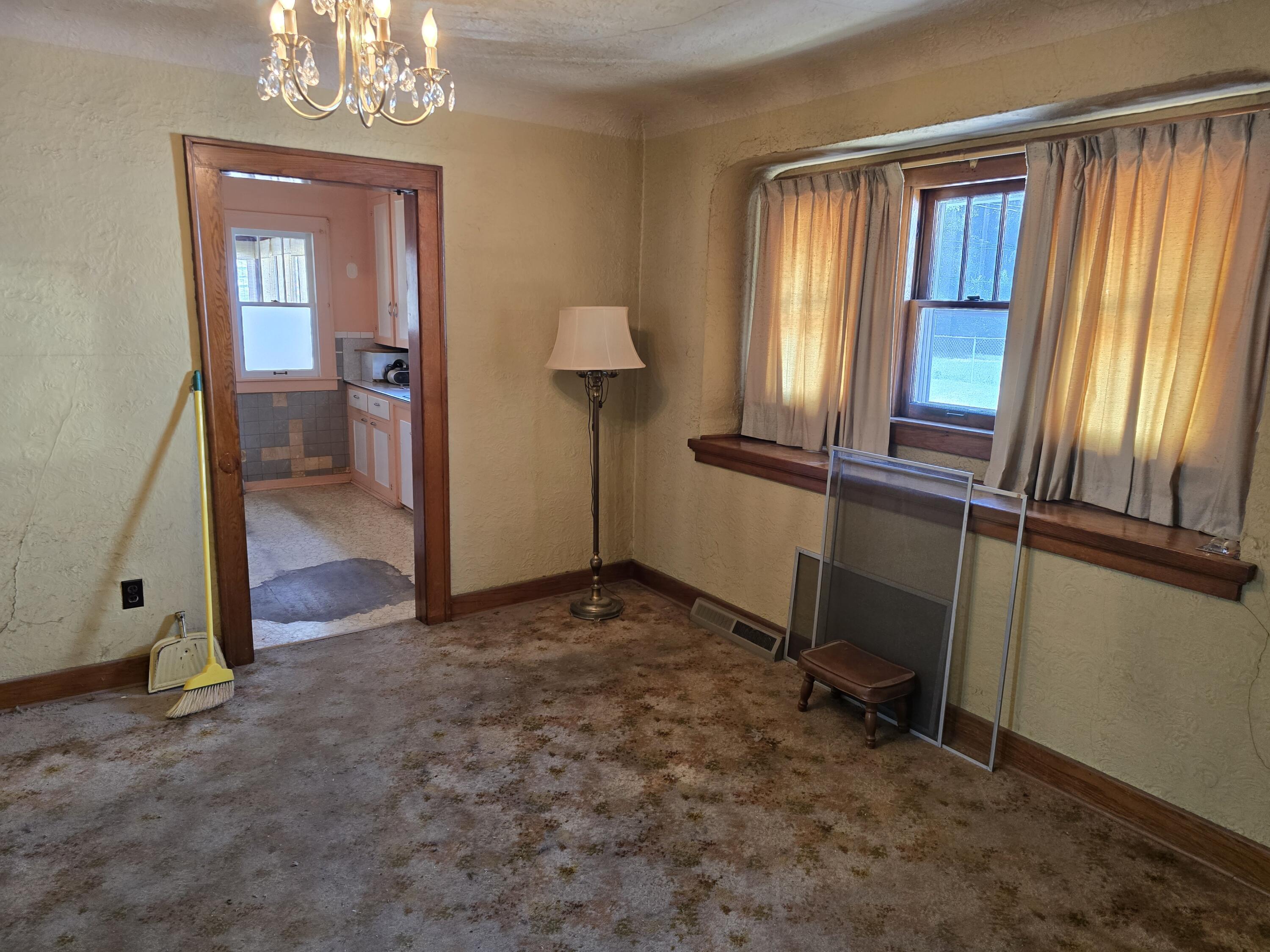 953 Veto Street NW