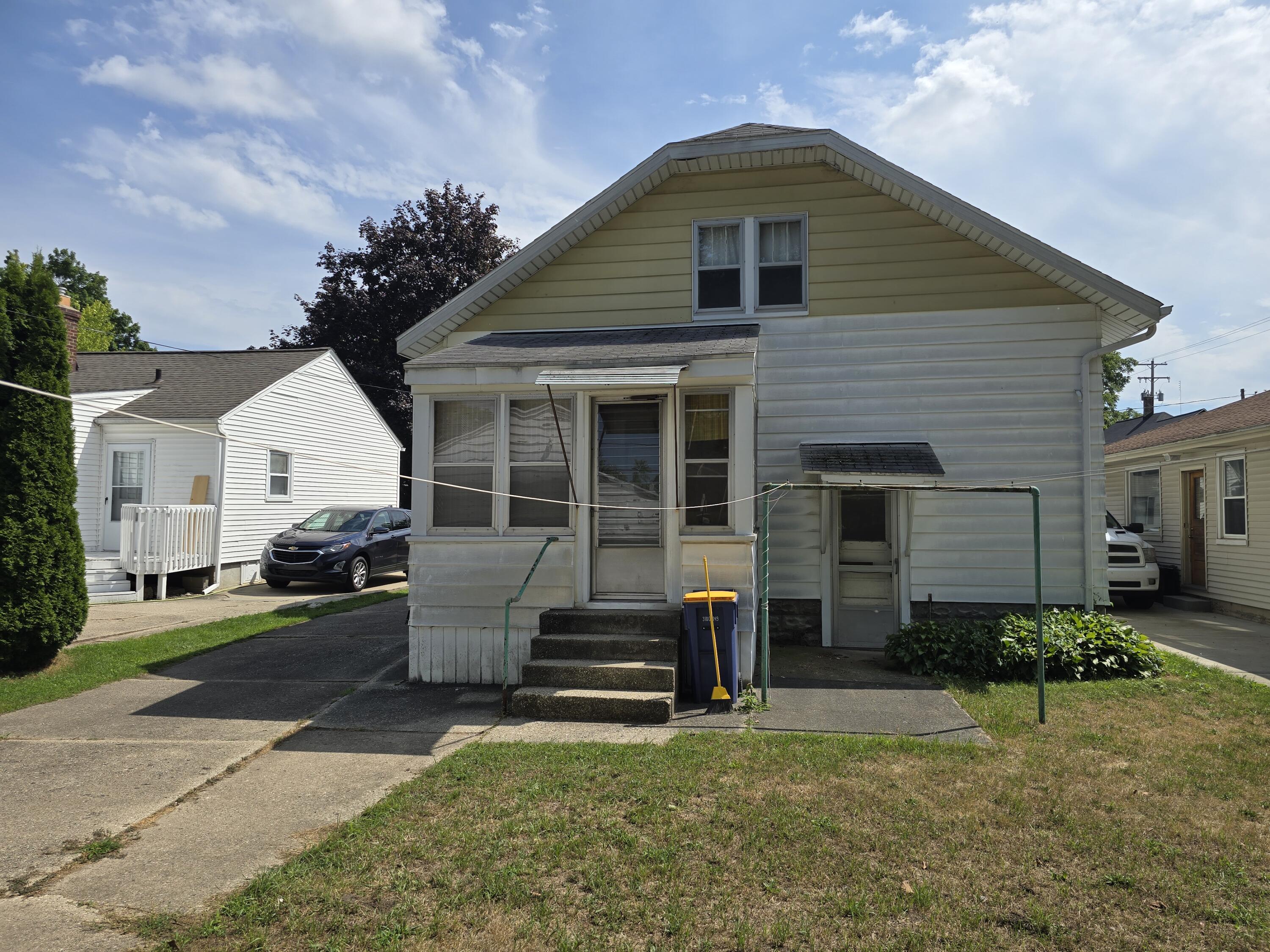 953 Veto Street NW