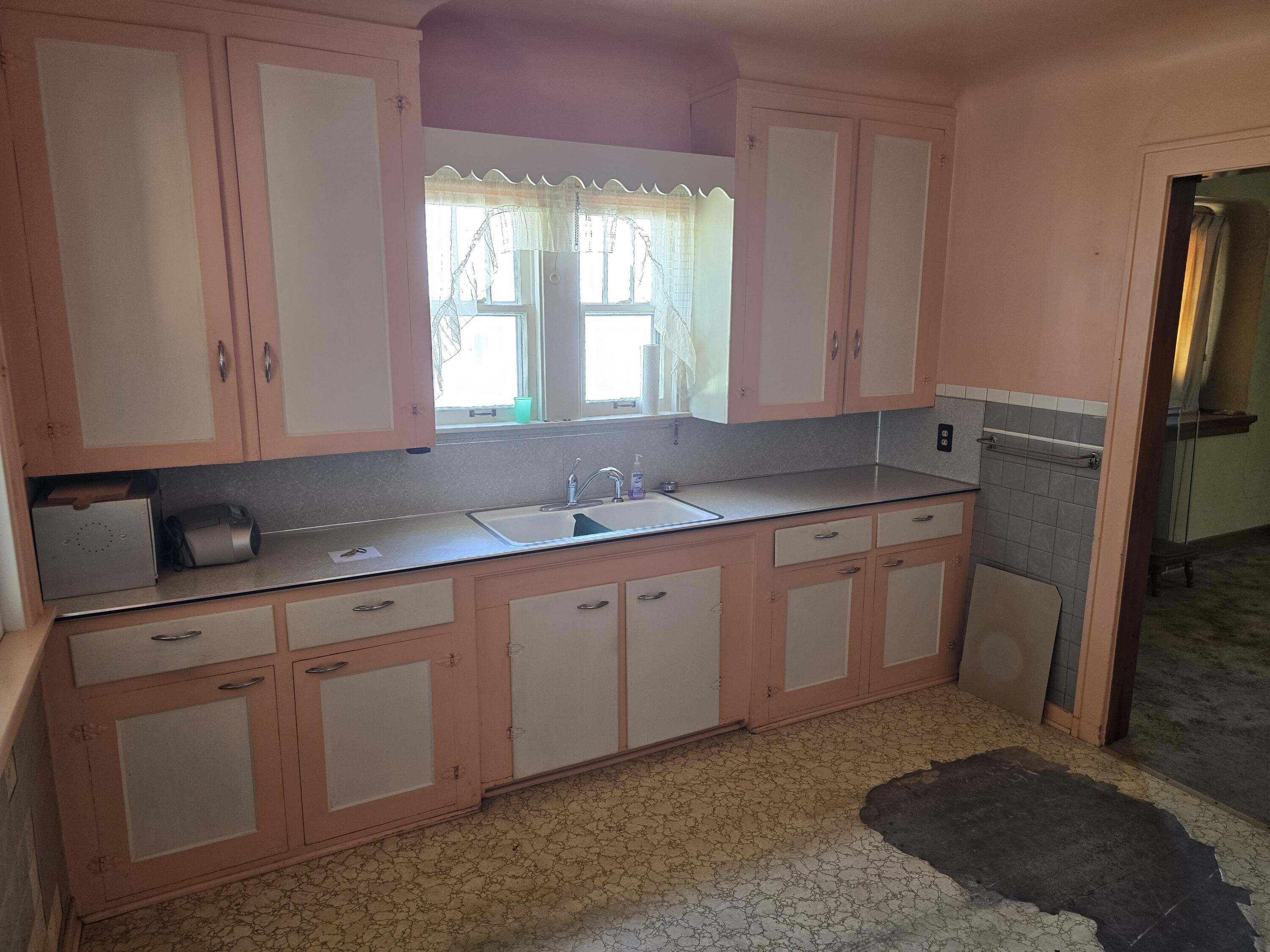 953 Veto Street NW