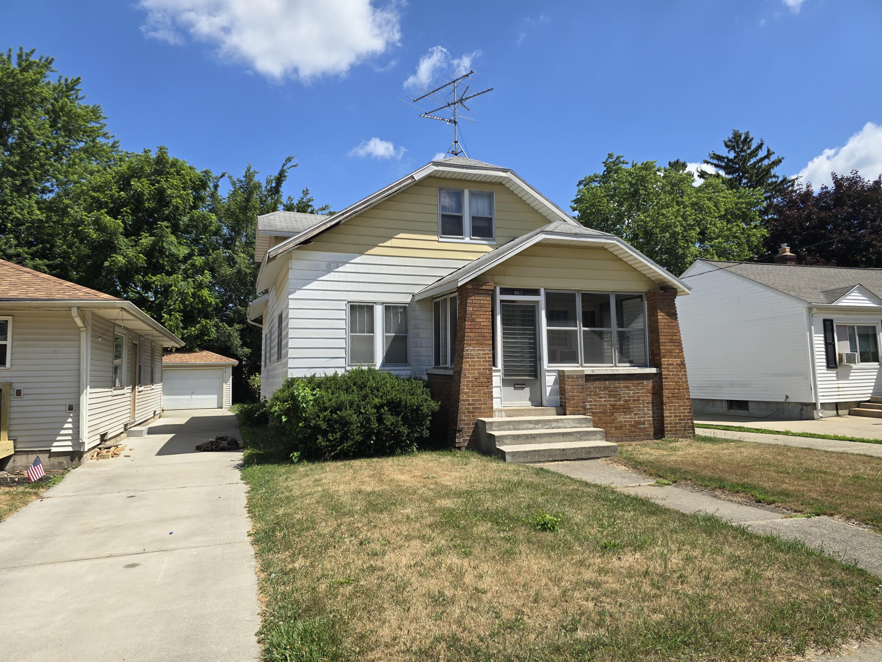 953 Veto Street NW