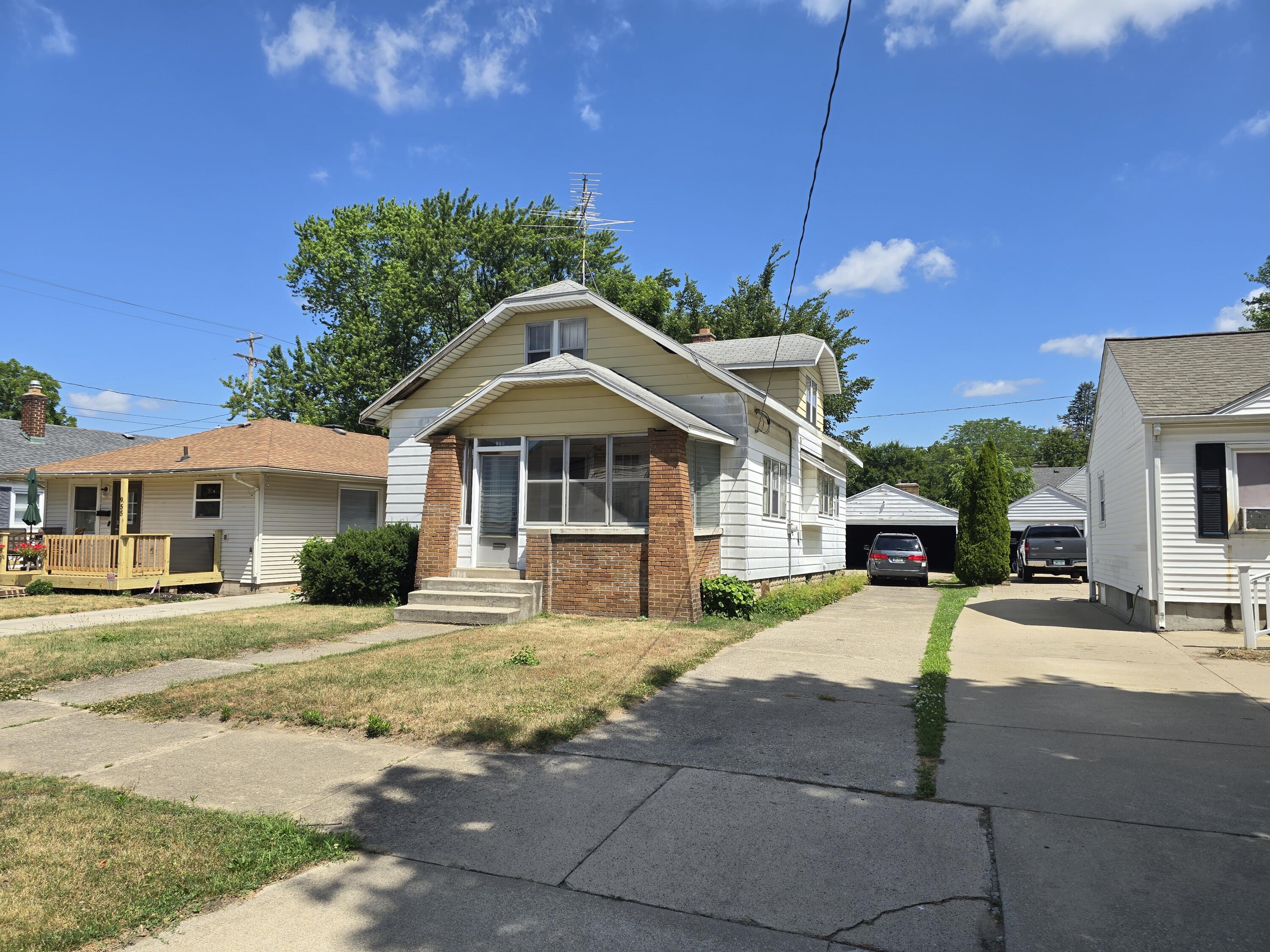 953 Veto Street NW