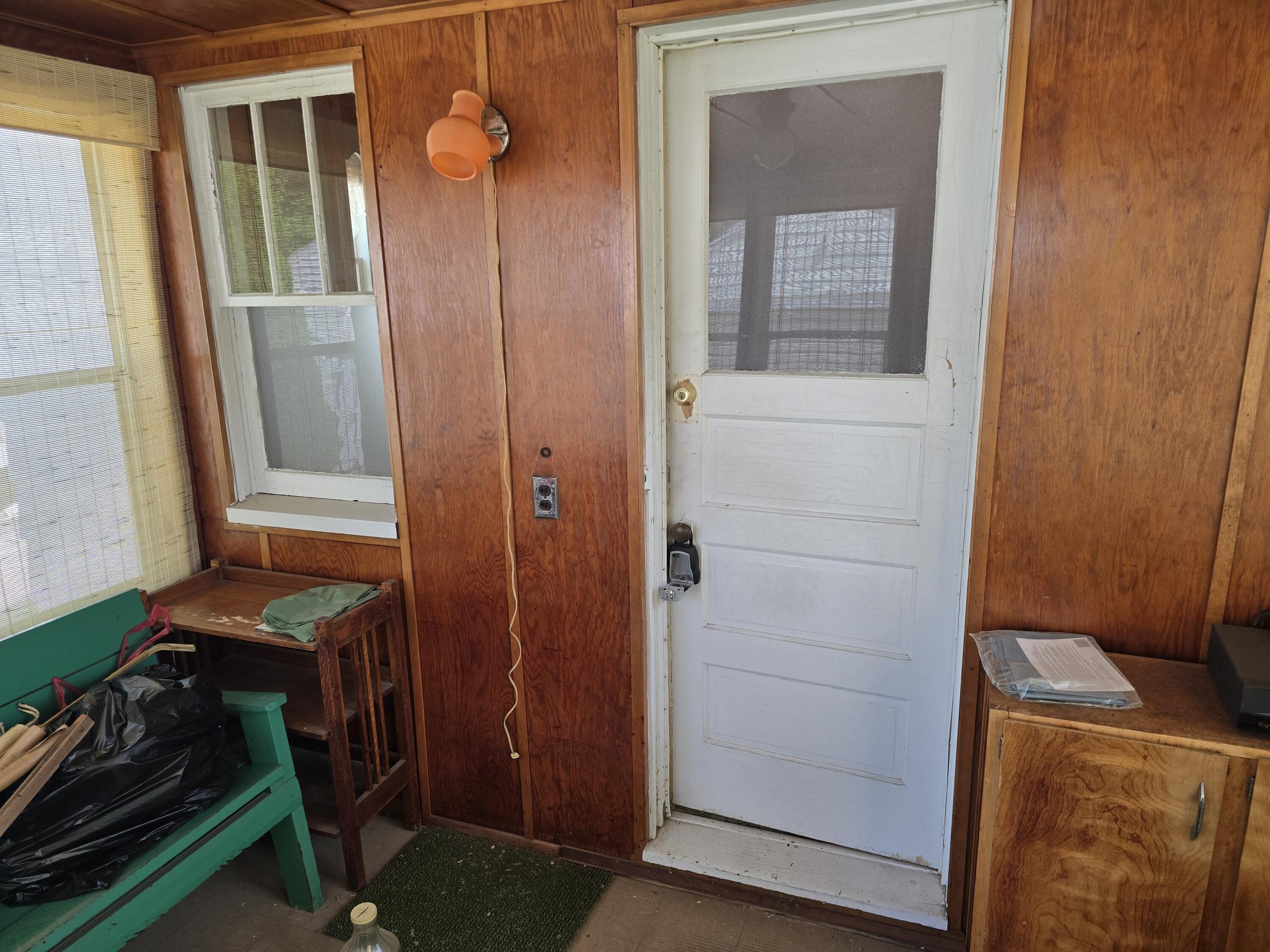 953 Veto Street NW
