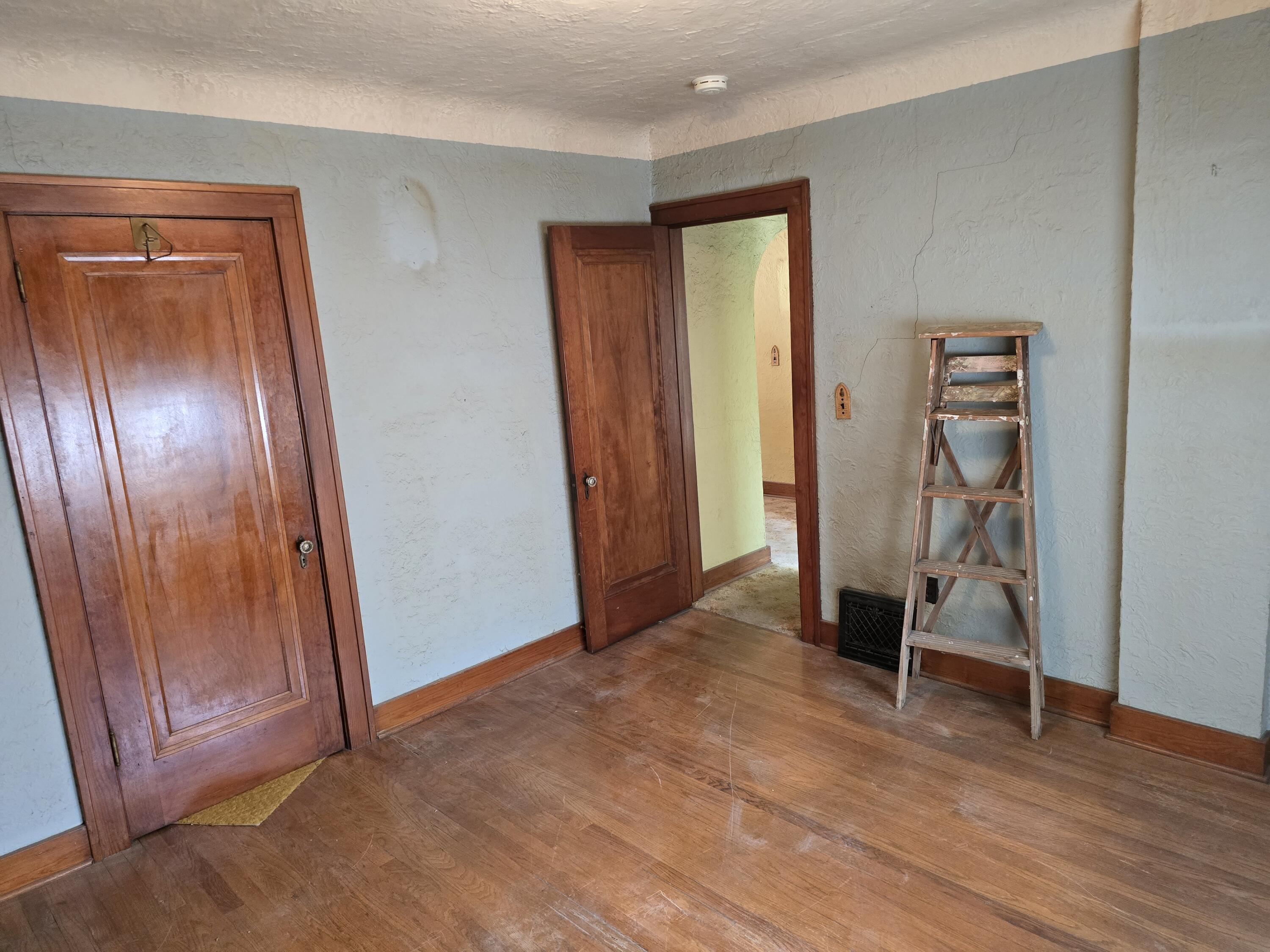 953 Veto Street NW