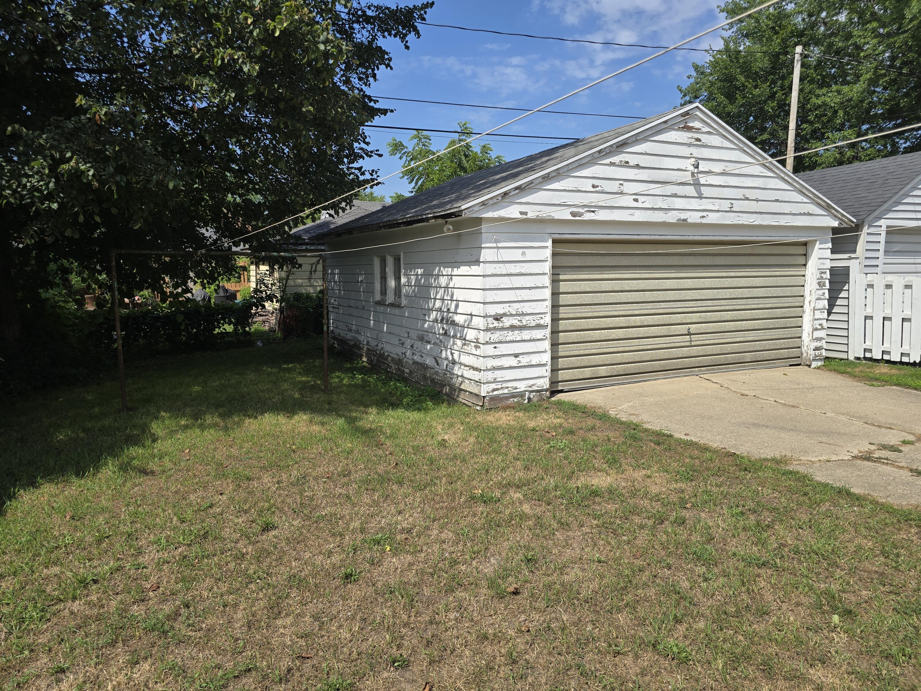 953 Veto Street NW