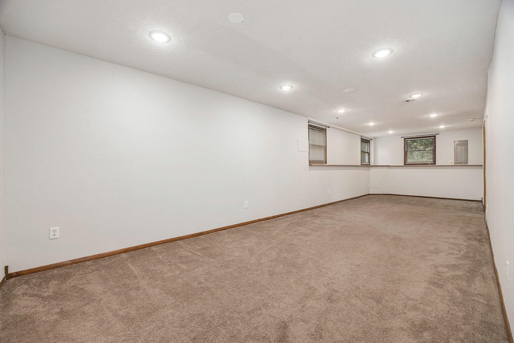 5621 Estate Road