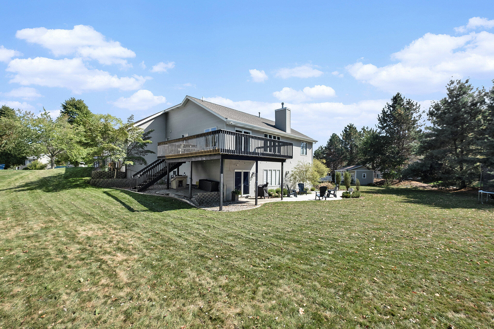 701 Kommer Court NW