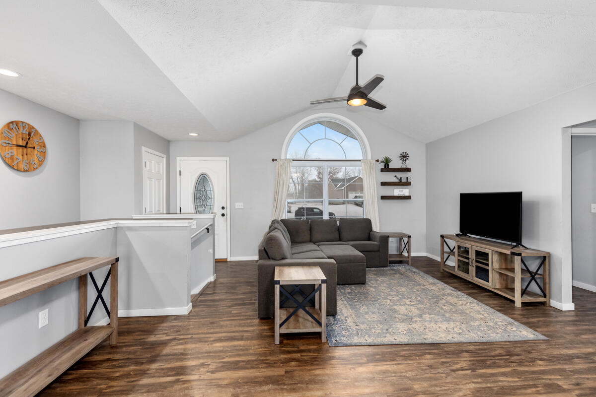 2747 Applewine Road