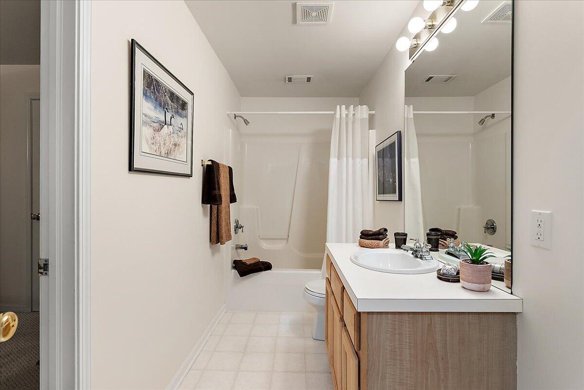 4406 Hickory Grove Court NE