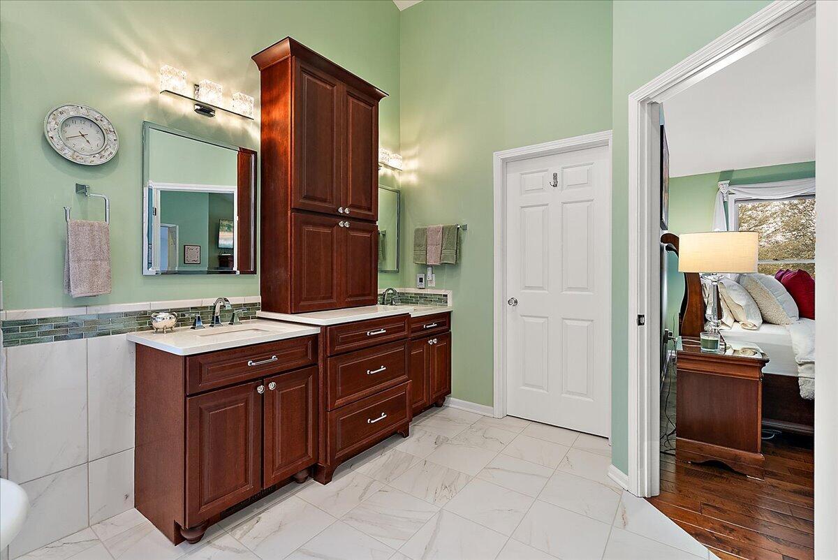 4406 Hickory Grove Court NE