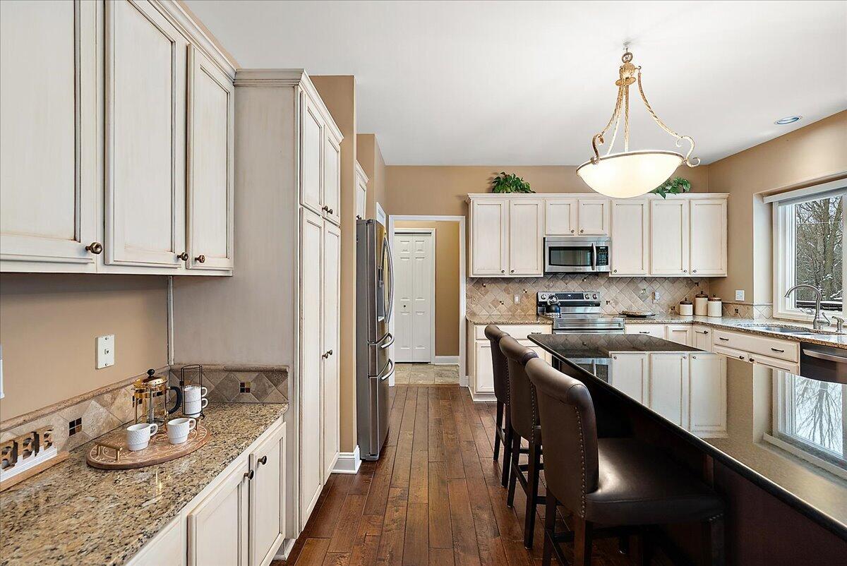 4406 Hickory Grove Court NE