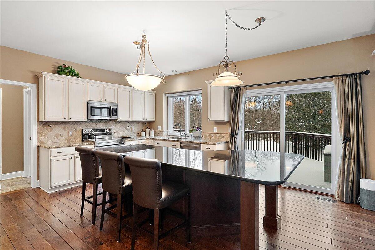 4406 Hickory Grove Court NE