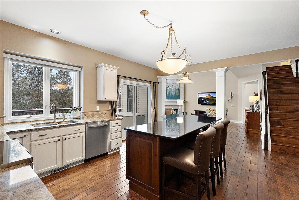 4406 Hickory Grove Court NE