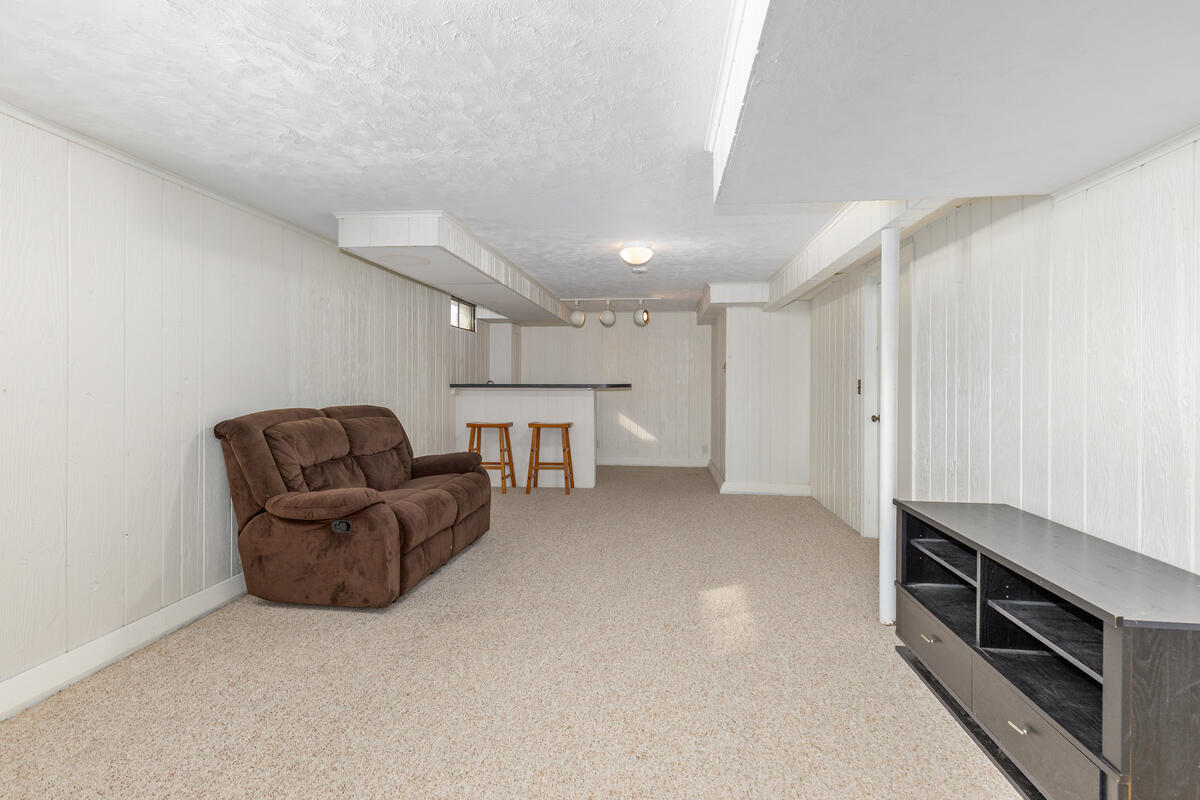 1936 Lockmere Drive SE