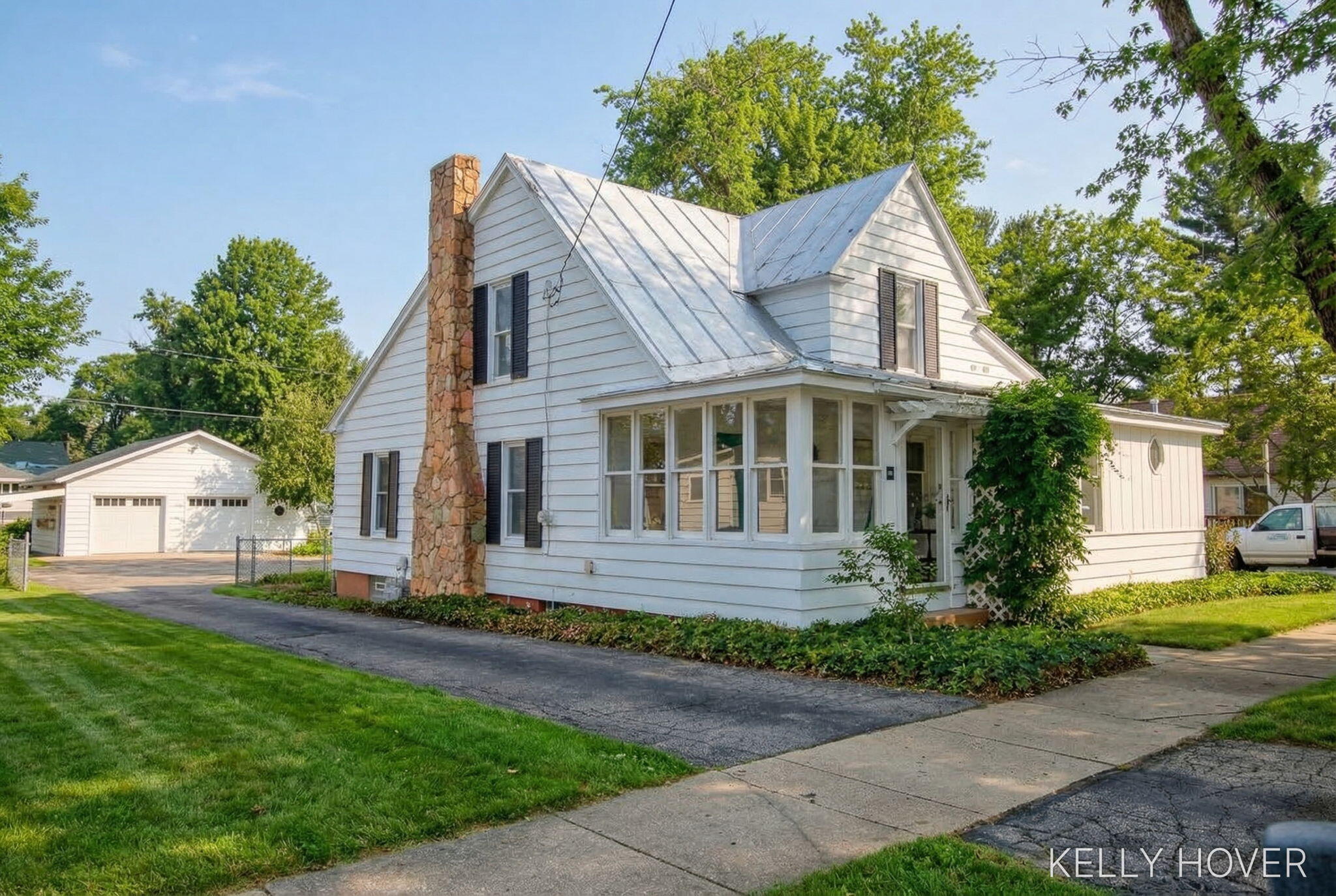 609 W Maple Street