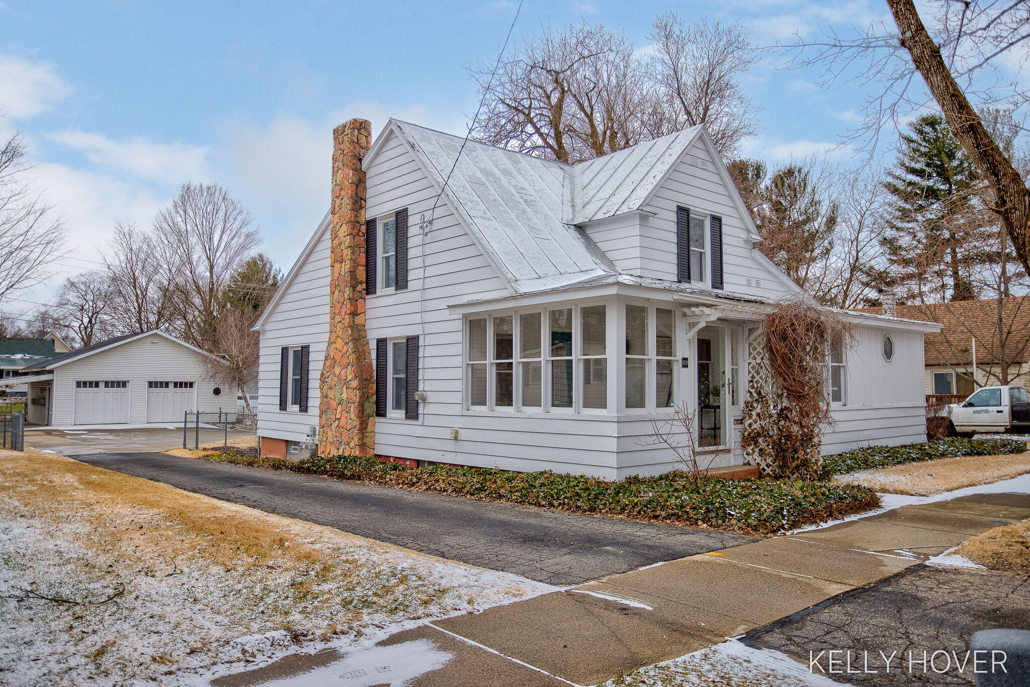 609 W Maple Street