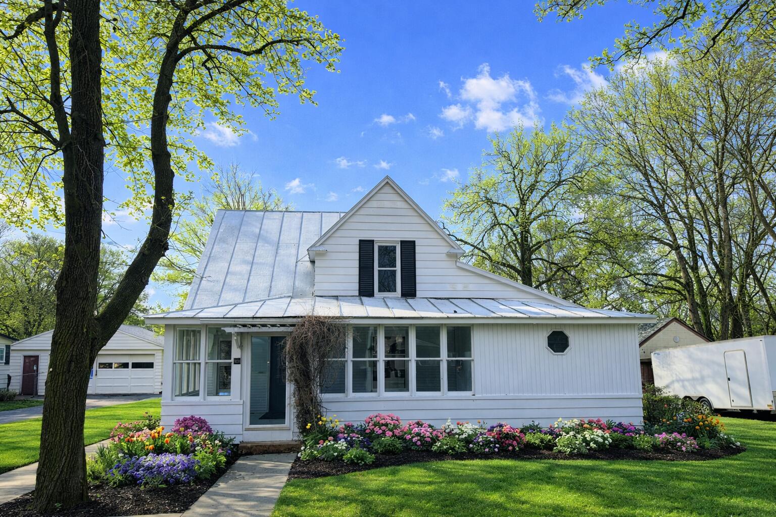 609 W Maple Street