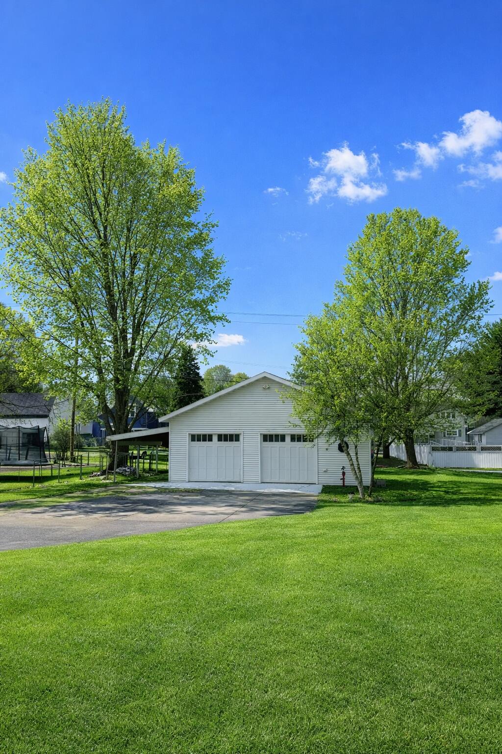 609 W Maple Street