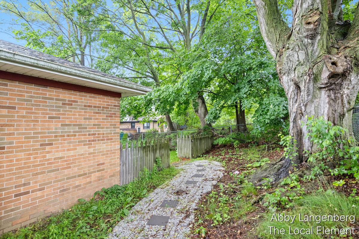 450 Newberg Avenue NW