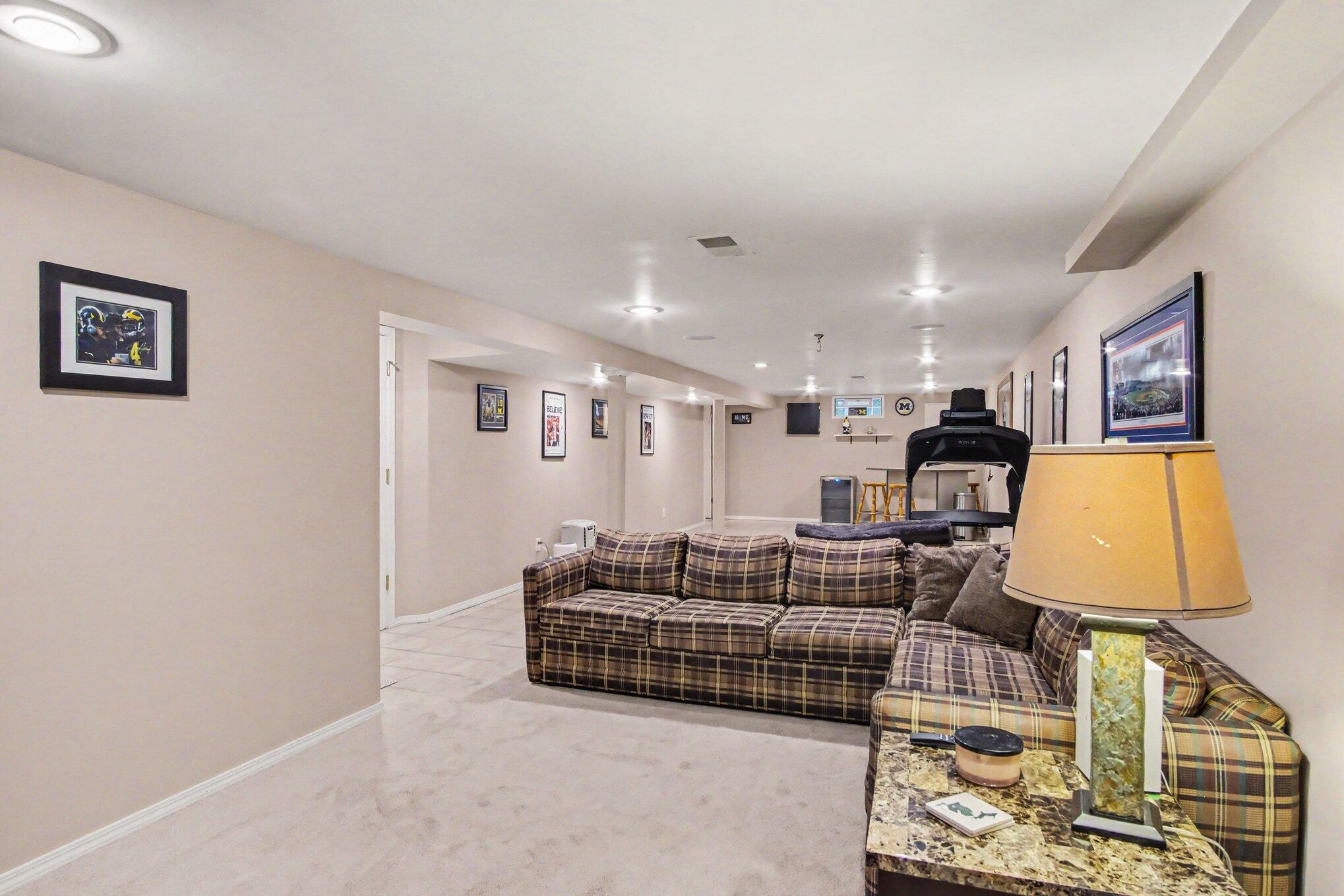 5495 Rockridge Drive NE