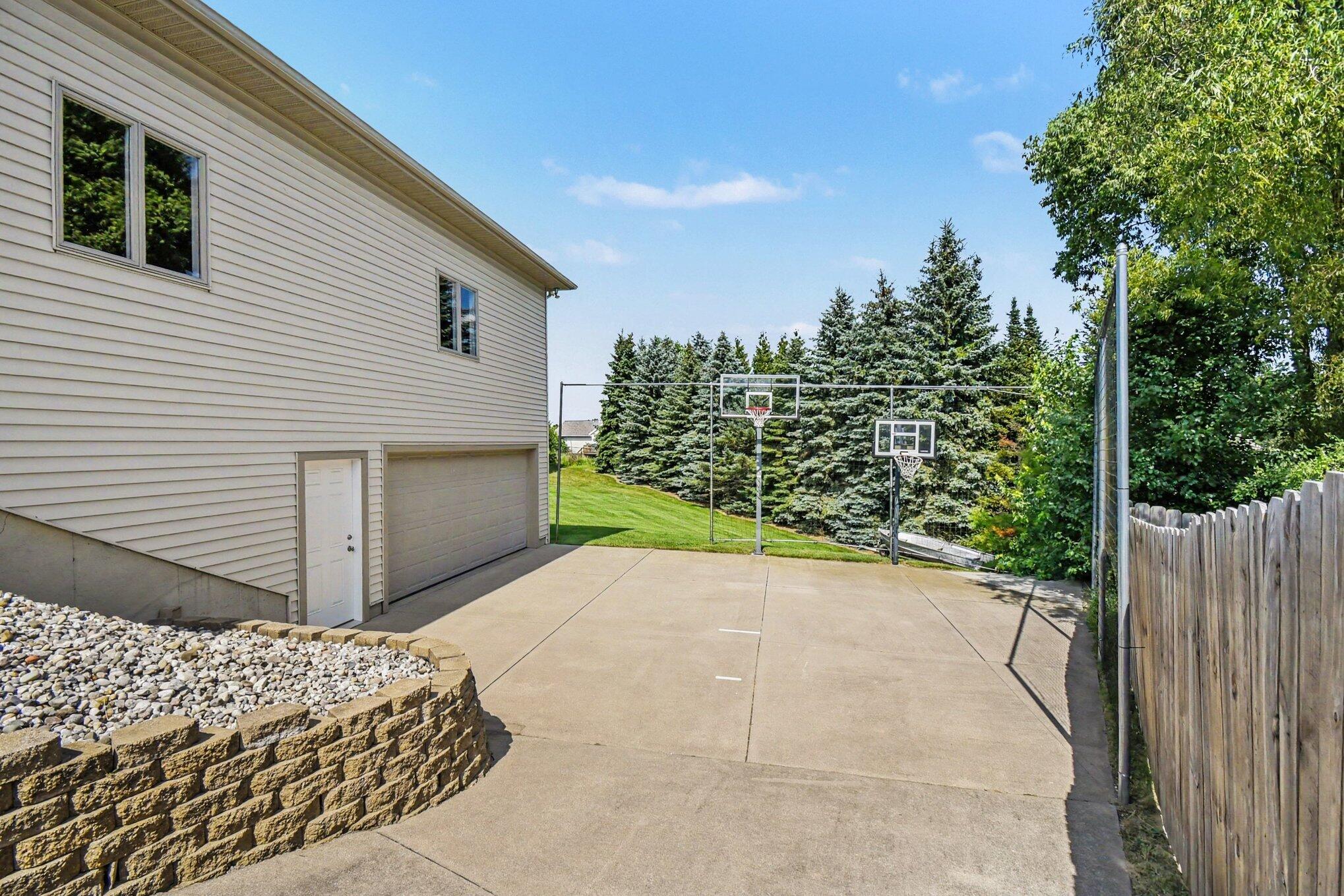 3917 Sidehill Drive