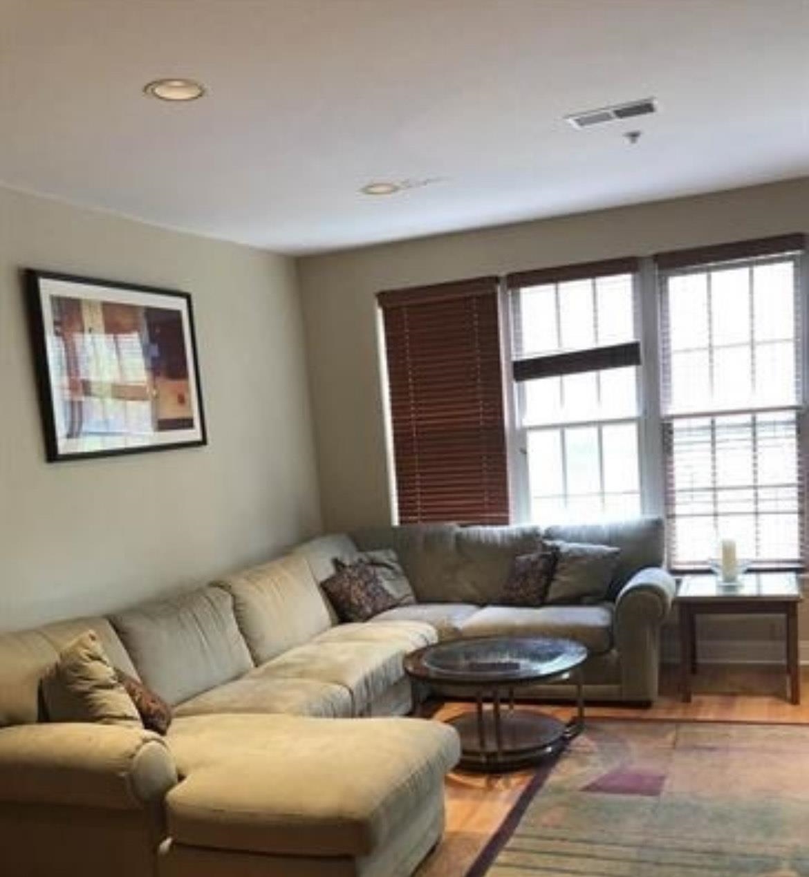 402 9TH ST Unit: E4L