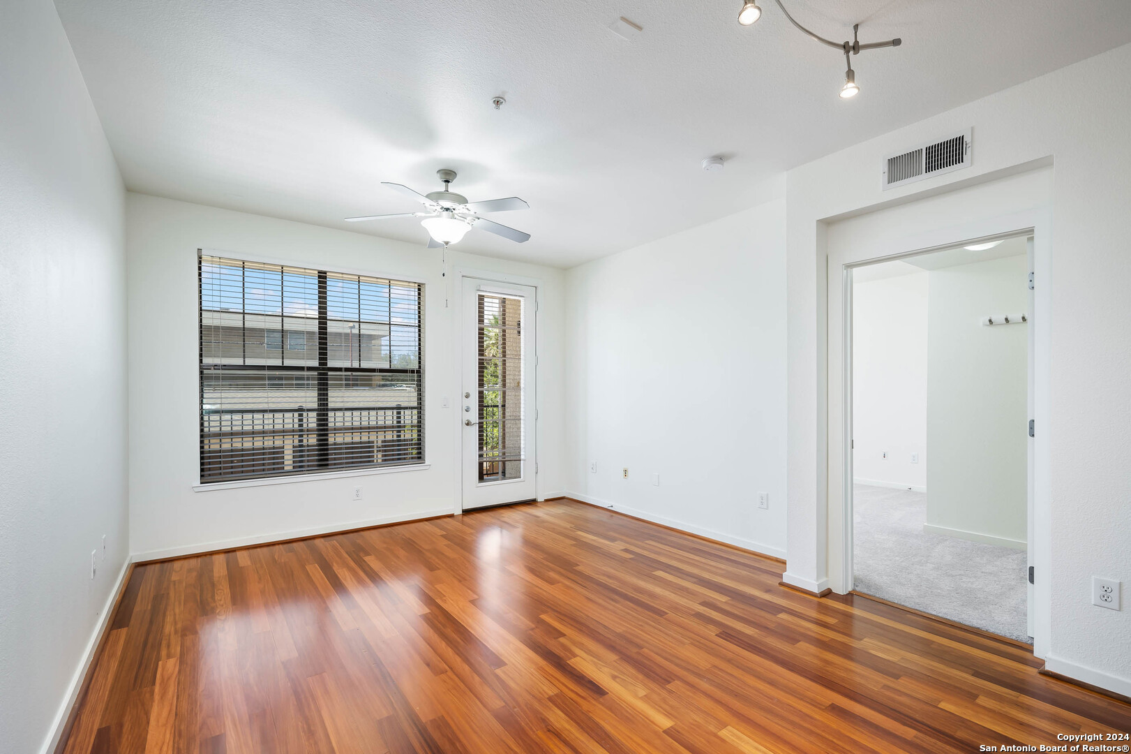 7342 oak manor 7205