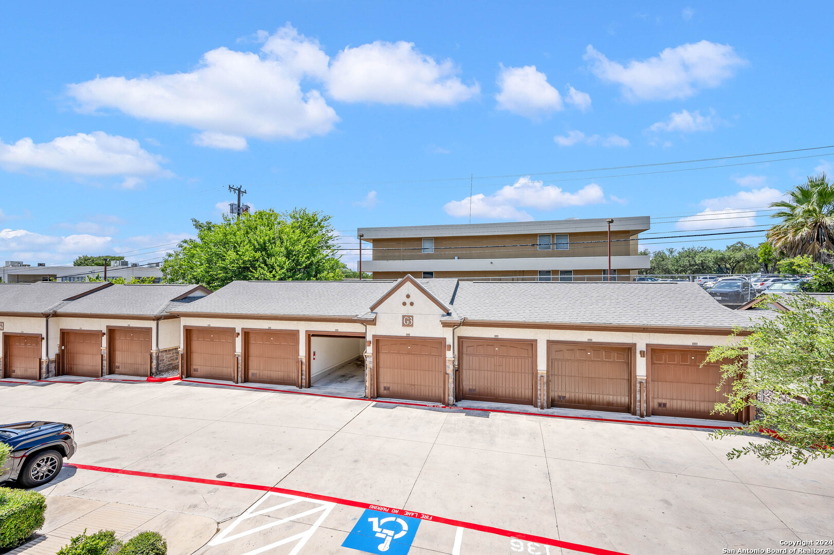 7342 oak manor 7205