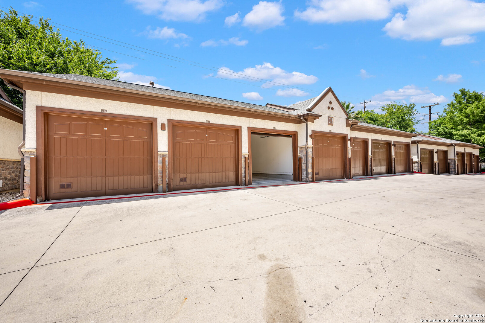 7342 oak manor 7205