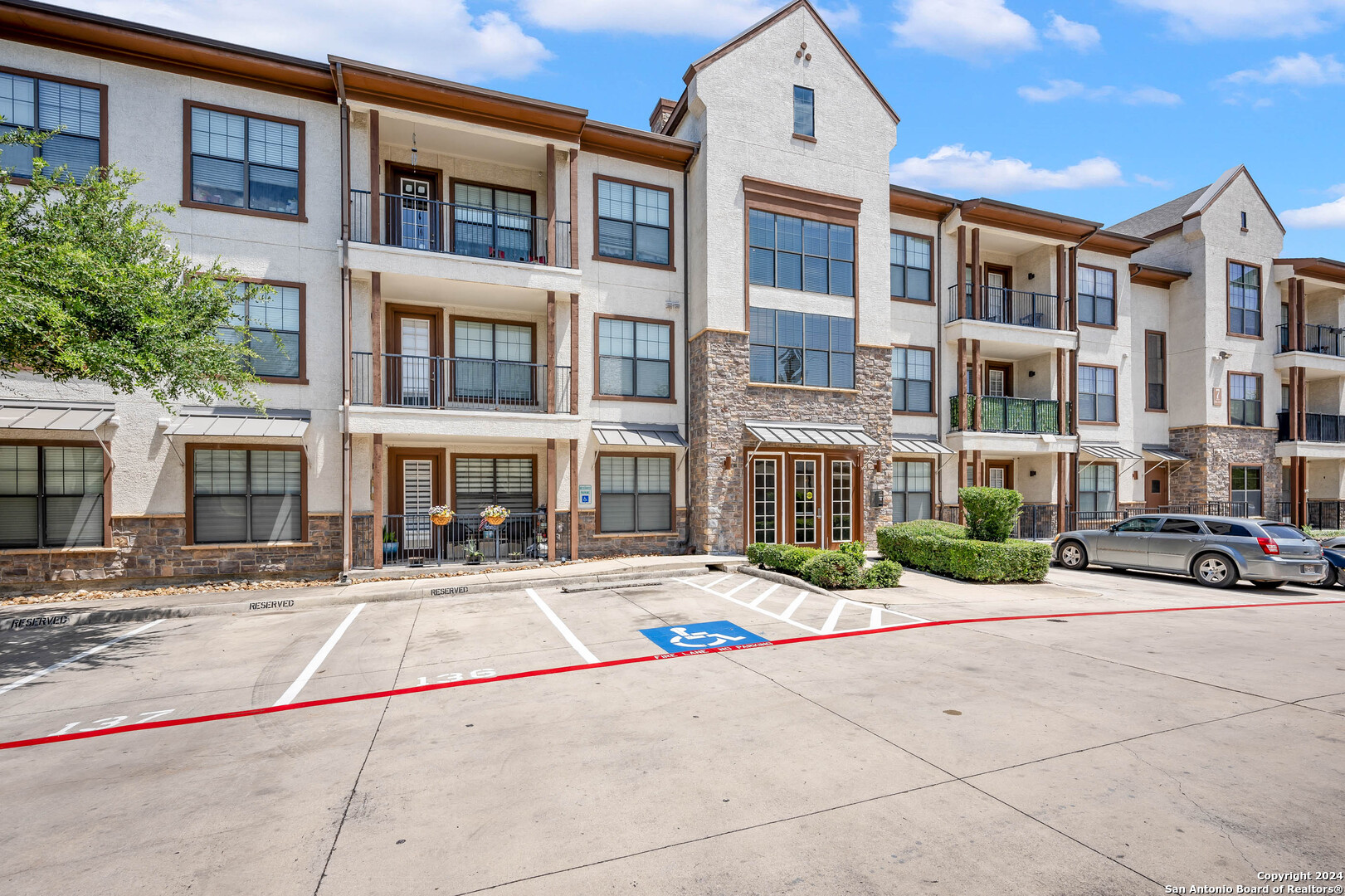 7342 oak manor 7205