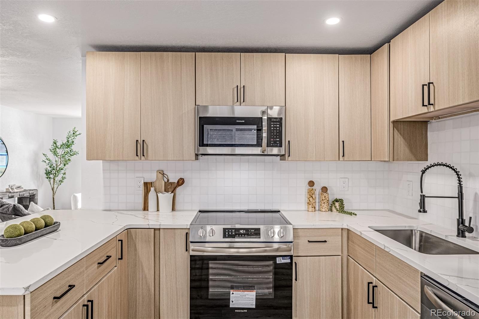 3831 W Rutgers Place