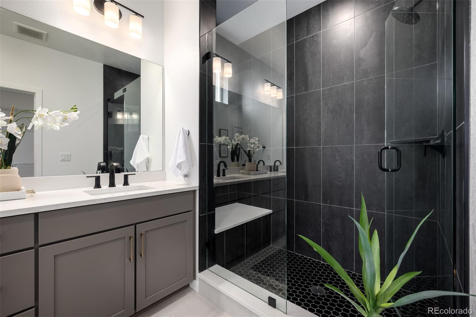 11238 Golden Hour Avenue