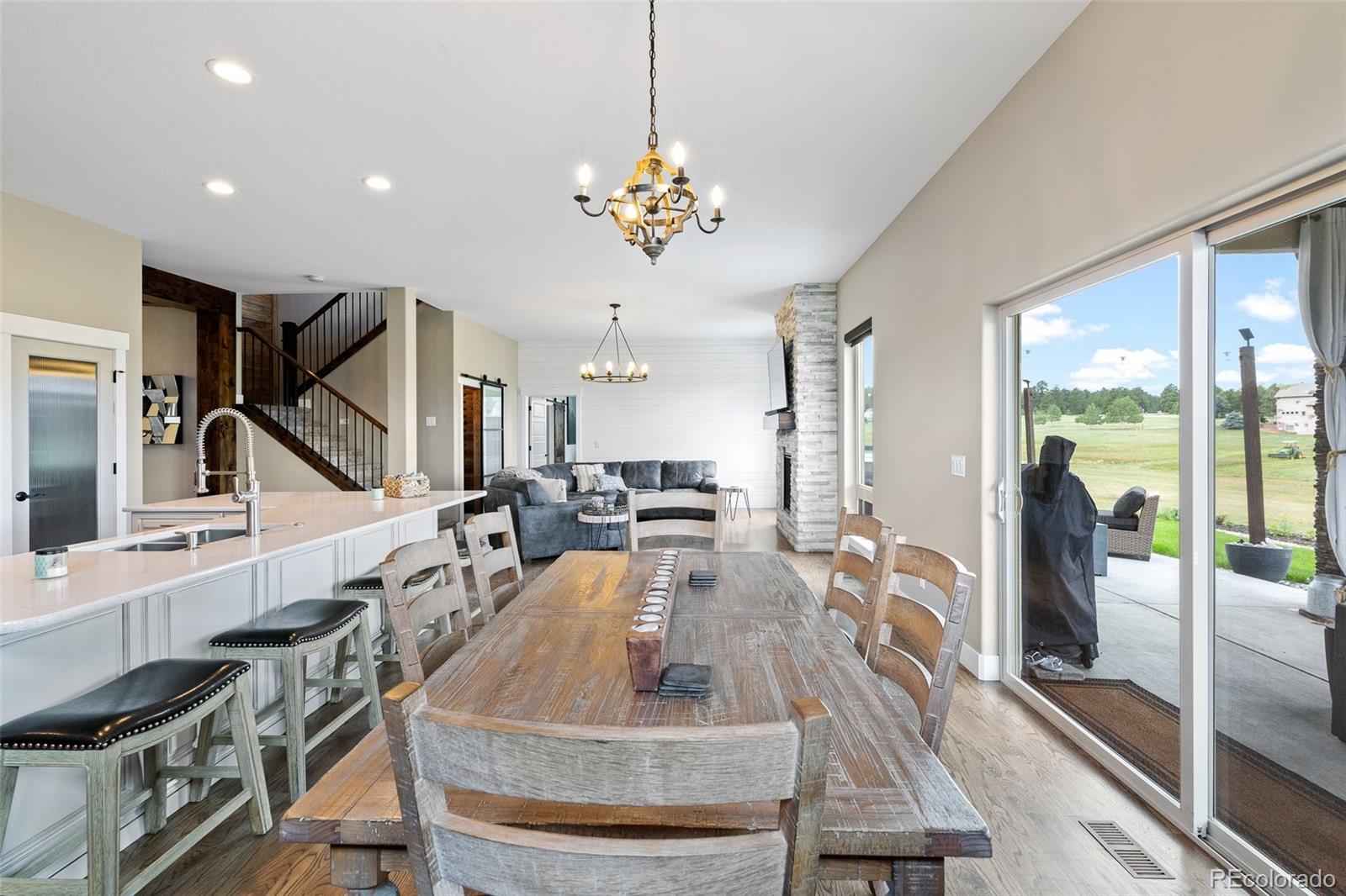 960 E Trumpeters Court