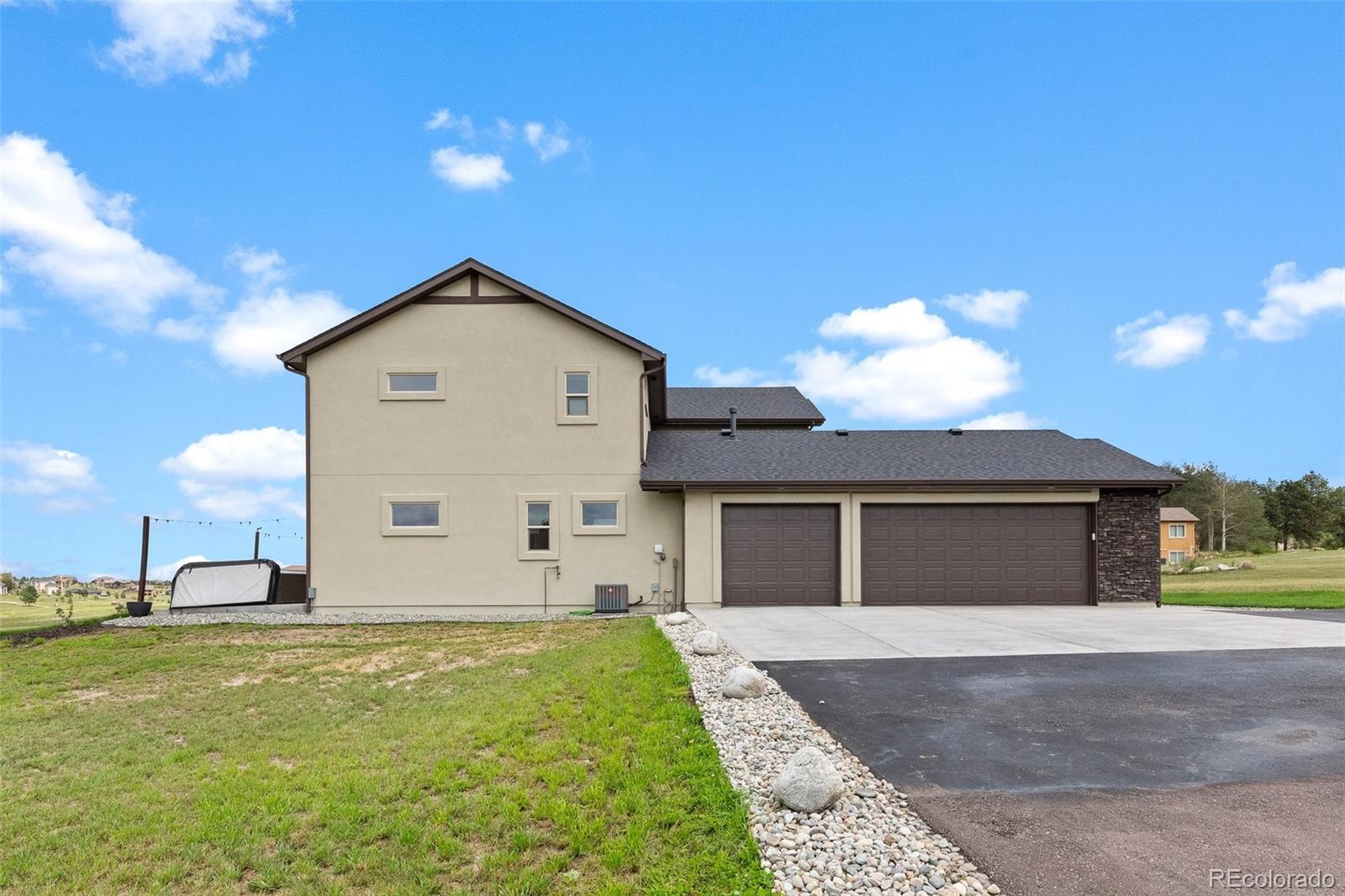 960 E Trumpeters Court