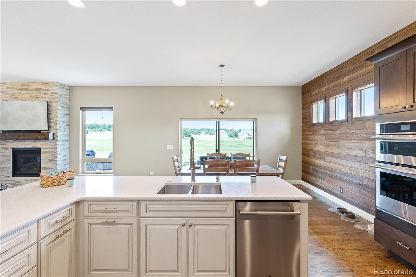 960 E Trumpeters Court