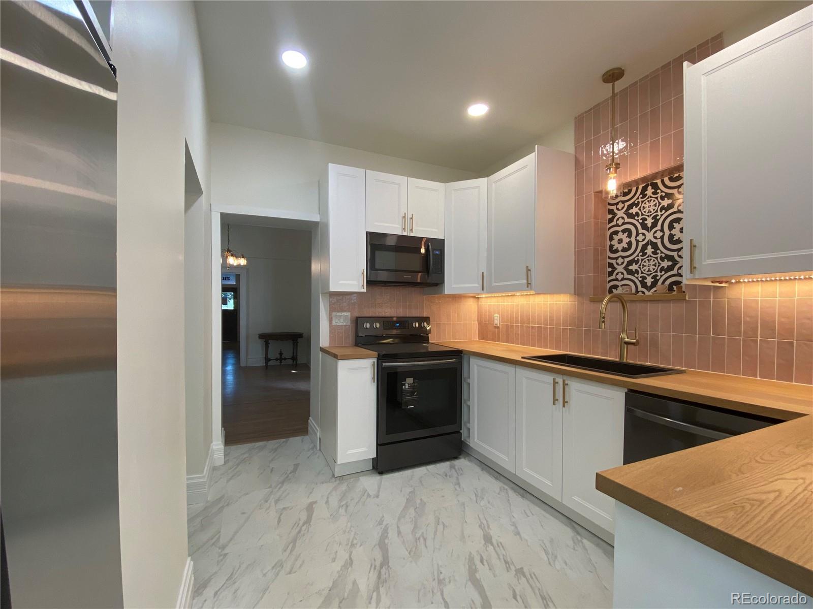 2112 Glenarm Place