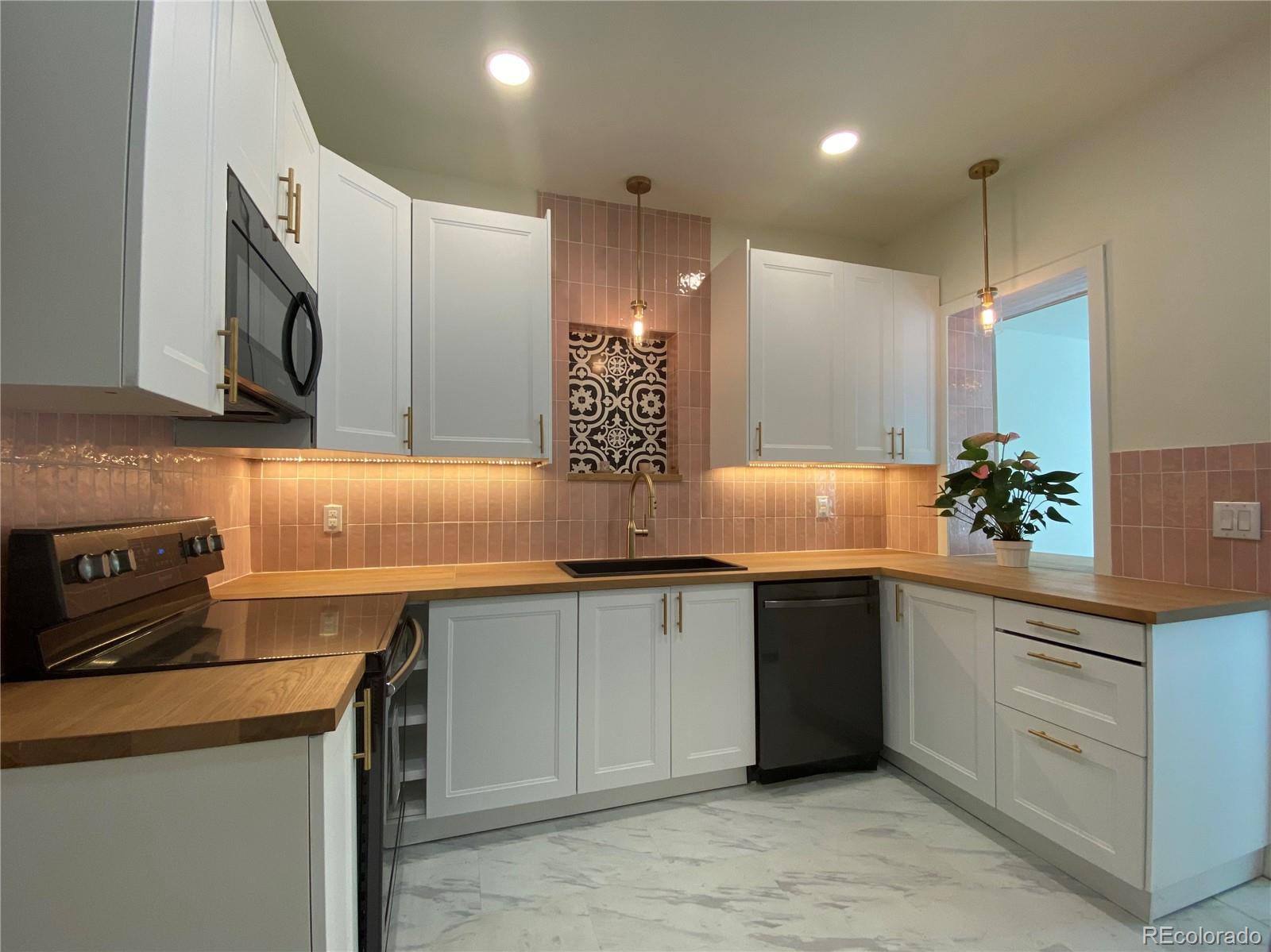 2112 Glenarm Place