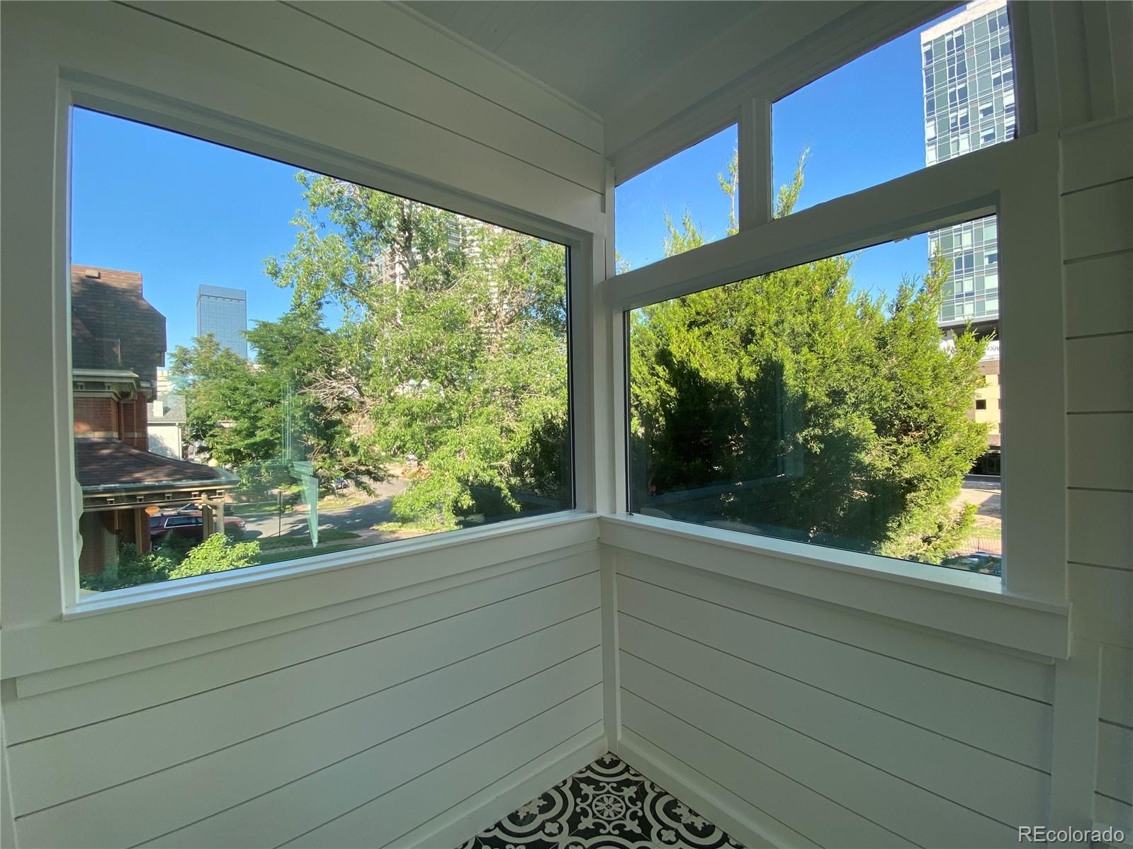2112 Glenarm Place