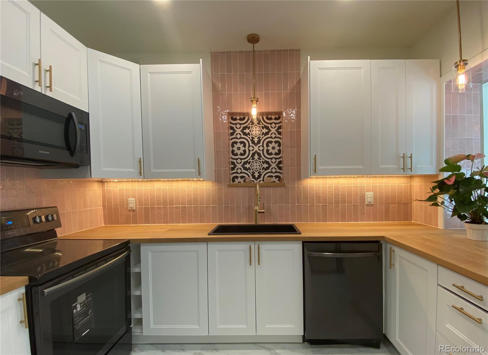 2112 Glenarm Place