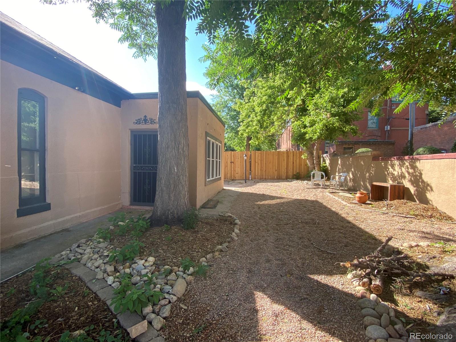 2112 Glenarm Place