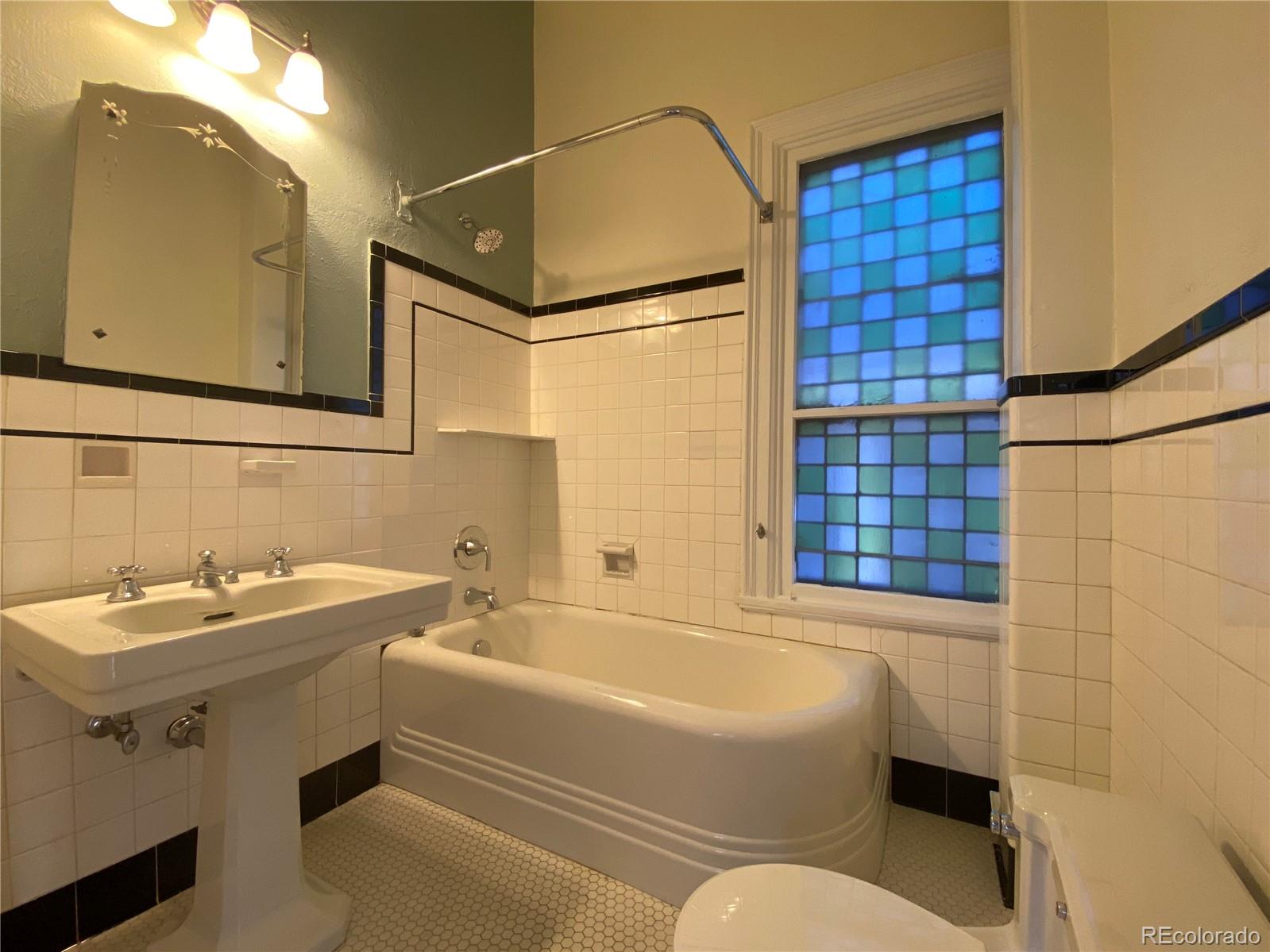 2112 Glenarm Place