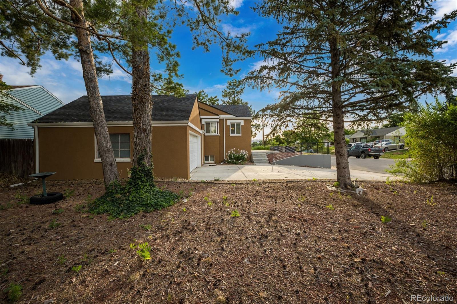2808 W Bayaud Avenue